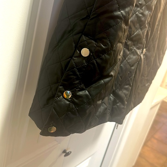 Quilted Faux Leather Vest - Picture 5 of 7